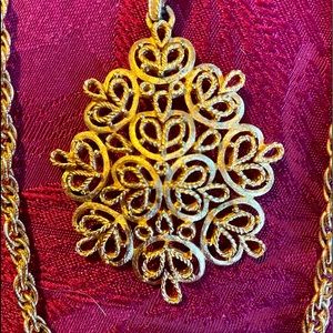 Vintage Trifari double strand necklace on excellent condition